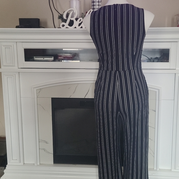 Banana Republic striped jumpsuit NWOT - Picture 2 of 3